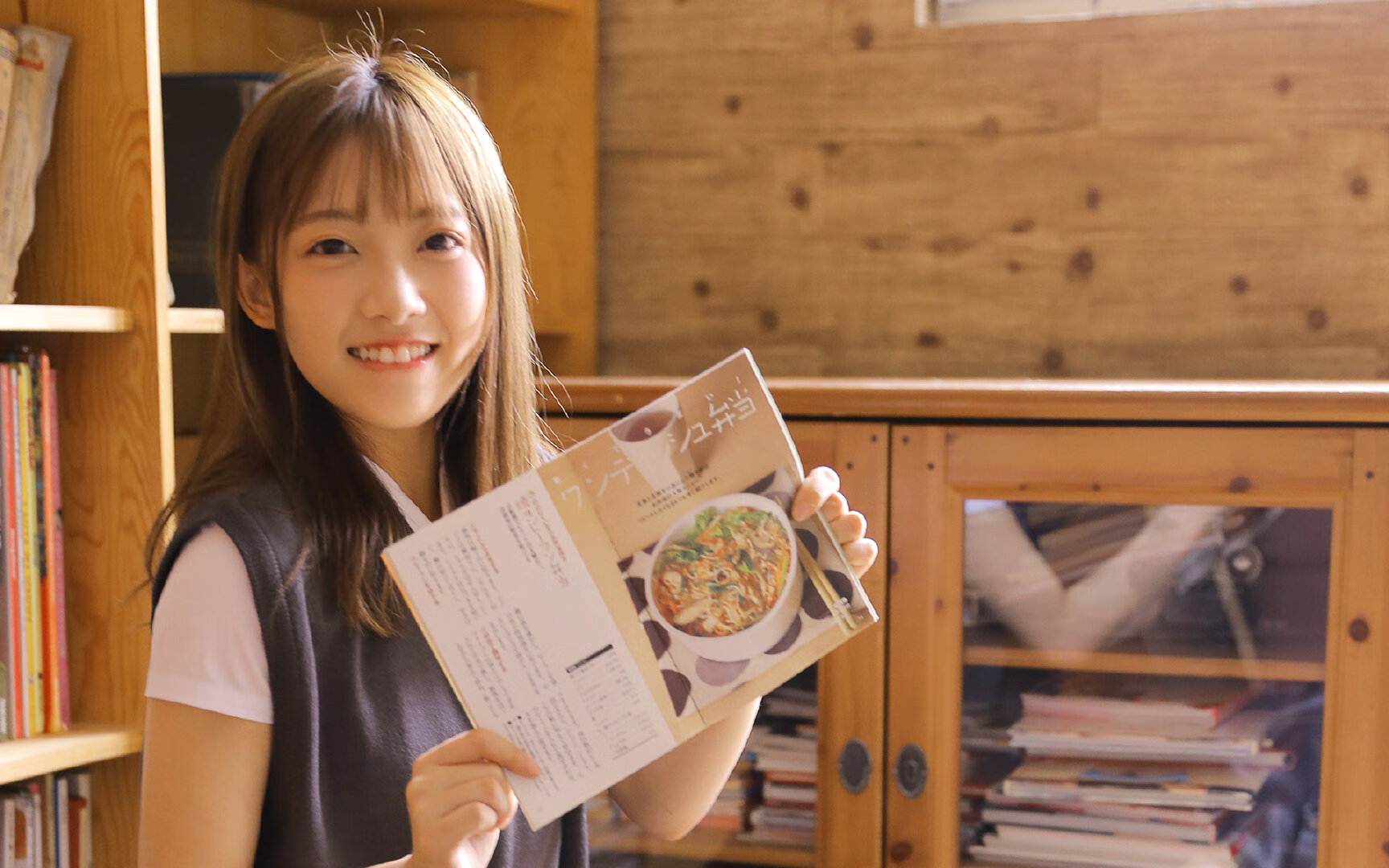 拜仁双边推进持续冲击对方防线，拜仁2-1