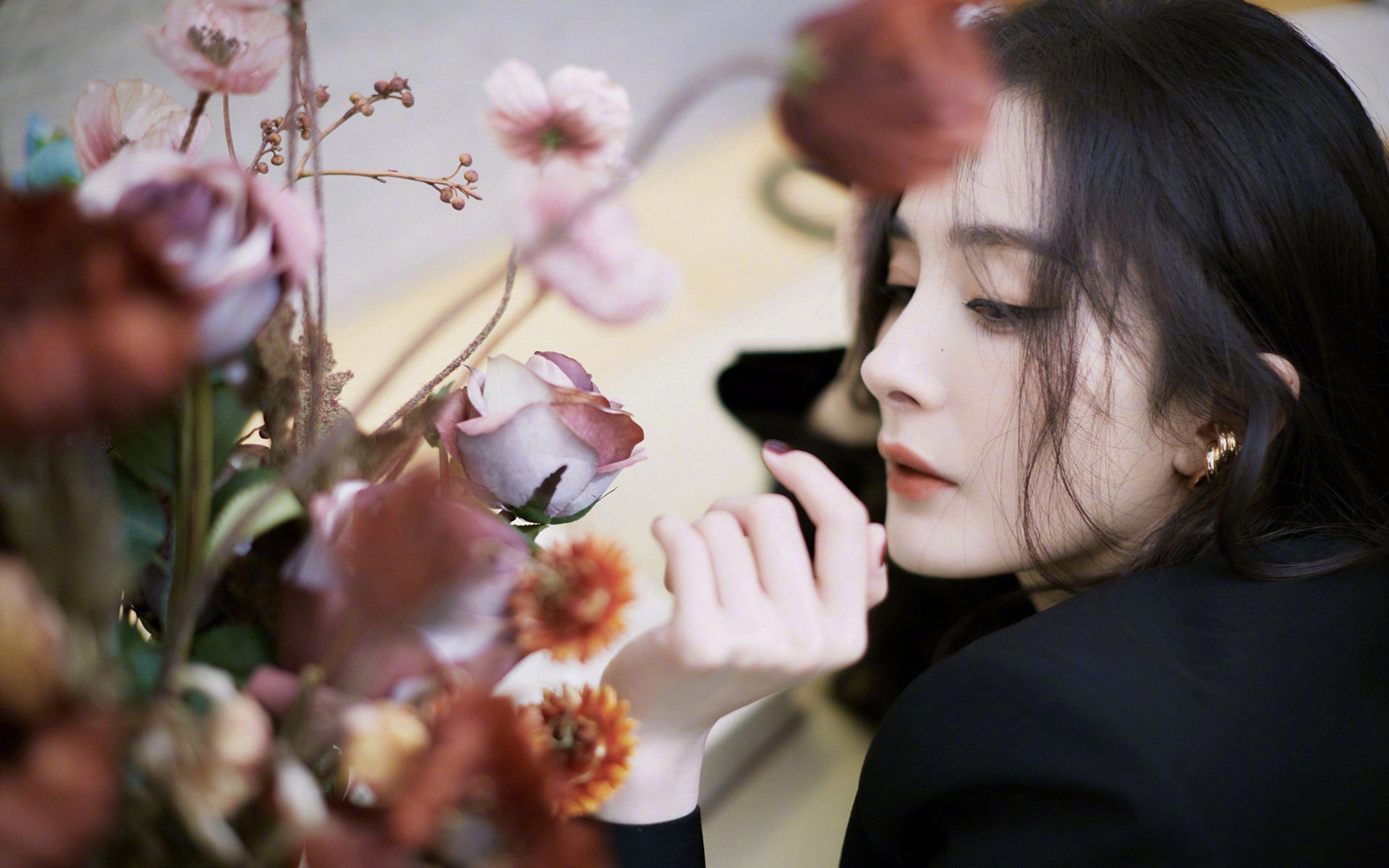 76人球员穿着复古球衣训练引发怀旧情绪，76人的球衣